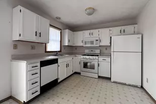 6497 Maeve Ln, Rockford, IL 61107 - Photo 3