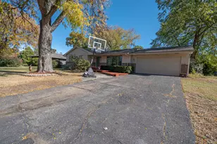 1209 Mayfield Ct, Rockford, IL 61107 - Photo 3