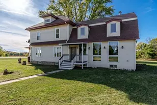 15685 W State Rd, Pecatonica, IL 61063 - Photo 3