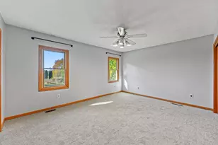 8099 Clearview Dr, Rockford, IL 61102 - Photo 13