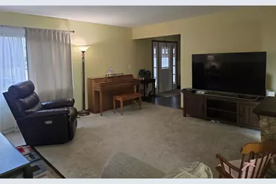 1208 Roxbury Close, Rockford, IL 61107 - Photo 7