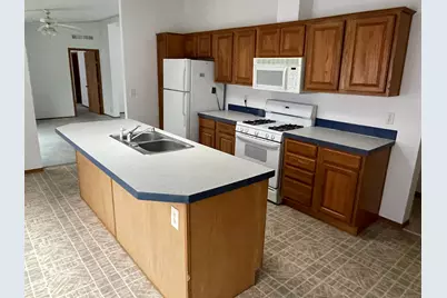 562 Seasons Parkway, Belvidere, IL 61008 - Photo 3