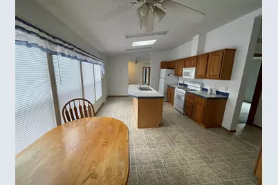 562 Seasons Parkway, Belvidere, IL 61008 - Photo 3