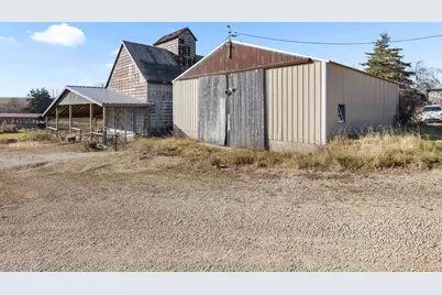 395 W Cedarville Road, Freeport, IL 61032 - Photo 35