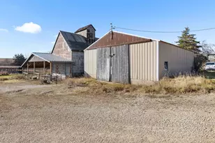 395 W Cedarville Rd, Freeport, IL 61032 - Photo 35