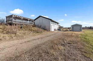 395 W Cedarville Rd, Freeport, IL 61032 - Photo 27