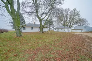 2610 S Klinger Rd, Pecatonica, IL 61063 - Photo 35