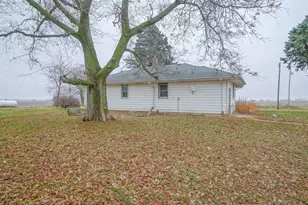 2610 S Klinger Rd, Pecatonica, IL 61063 - Photo 37