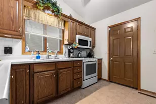 125 SE Heath Cliff Dr, Poplar Grove, IL 61065 - Photo 7