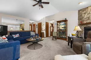 125 SE Heath Cliff Dr, Poplar Grove, IL 61065 - Photo 3