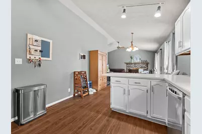 625 Robert Avenue, Rockford, IL 61107 - Photo 7