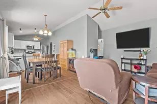 625 Robert Ave, Rockford, IL 61107 - Photo 9