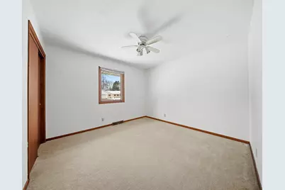 2010 Cimarron Drive, Freeport, IL 61032 - Photo 9