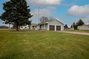 1477 Il Route 75 N, Freeport, IL 61032 - Photo 13