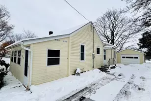 423 Atwood Ave, Rockford, IL 61102 - Photo 3