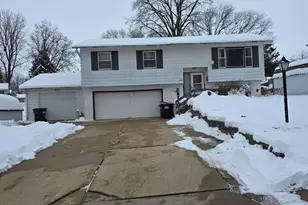 1841 W Revere, Freeport, IL 61032 - Photo 3