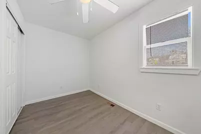 909-911 Ridge Avenue, Rockford, IL 61103 - Photo 13