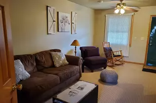 325 Clark 2C St, Utica, IL 61373 - Photo 5