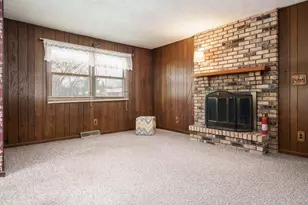 1918 Oak Leaf Ct, South Beloit, IL 61080 - Photo 7