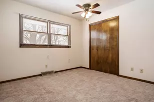 1918 Oak Leaf Ct, South Beloit, IL 61080 - Photo 9