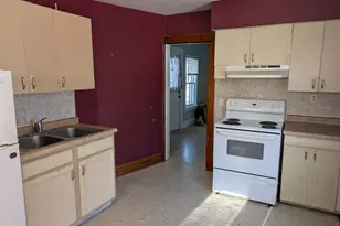 717 W Pleasant St, Freeport, IL 61032 - Photo 13