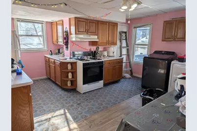 717 W Pleasant Street, Freeport, IL 61032 - Photo 7