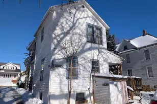 717 W Pleasant St, Freeport, IL 61032 - Photo 9