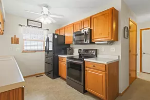 2422 Arnold Ave, Rockford, IL 61108 - Photo 7