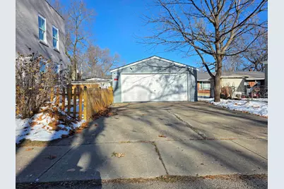 913 Loomis St, Rockford, IL 61102 - Photo 3