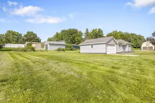 140 E Walnut St, Cedarville, IL 61013 - Photo 37