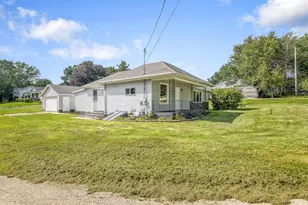 140 E Walnut St, Cedarville, IL 61013 - Photo 3