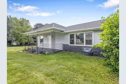140 E Walnut Street, Cedarville, IL 61013 - Photo 5