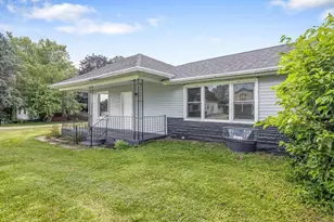 140 E Walnut St, Cedarville, IL 61013 - Photo 5