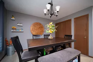 4036 Fox Hills Dr, Rockford, IL 61101 - Photo 5