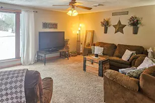 203 Monroe St, Monroe Center, IL 61052 - Photo 9