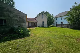 302 E Park St, Morrison, IL 61270 - Photo 11