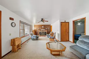 102 E Winfield St, Morrison, IL 61270 - Photo 9