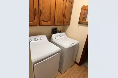 559 N Greenfield Drive, Freeport, IL 61032 - Photo 9