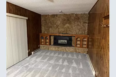 559 N Greenfield Drive, Freeport, IL 61032 - Photo 7