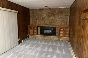 559 N Greenfield Dr, Freeport, IL 61032 - Photo 7