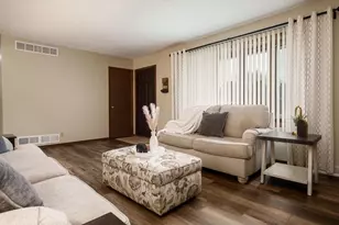 3625 Flambeau Dr, Rockford, IL 61114 - Photo 5