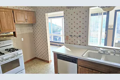 2310 N Winnebago Avenue, Rockford, IL 61103 - Photo 7