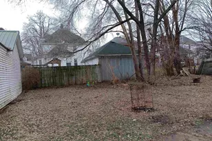 409 W Avon St, Freeport, IL 61032 - Photo 3