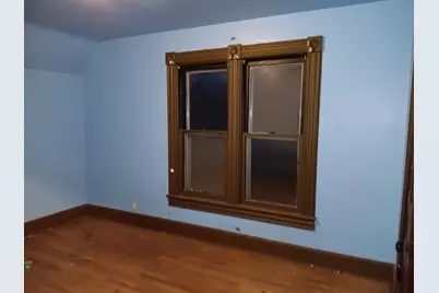 409 W Avon Street, Freeport, IL 61032 - Photo 5