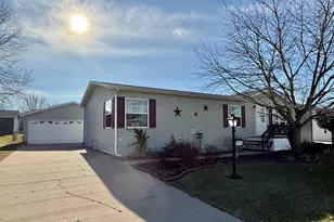 5411 Autumnash Ln, Machesney Park, IL 61115 - Photo 1