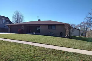 1221 Warren Ave, Belvidere, IL 61008 - Photo 1