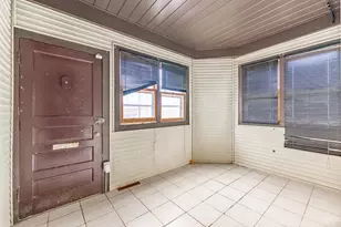 425 N Hinkley Ave, Rockford, IL 61101 - Photo 9