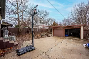 425 N Hinkley Ave, Rockford, IL 61101 - Photo 29