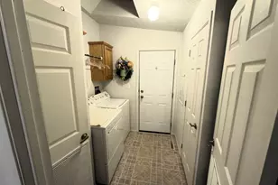 101 Club Cir, Belvidere, IL 61008 - Photo 17