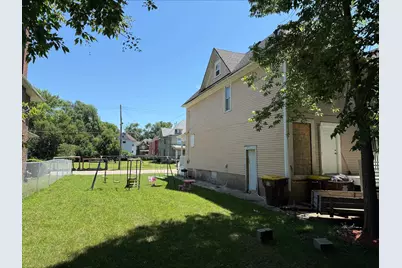 704 S Carroll Avenue, Freeport, IL 61032 - Photo 5